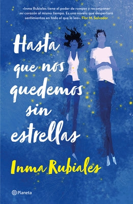 Paperback of "Hasta Que Nos Quedemos Sin Estrellas" novel by Planeta Publishing, showing the front cover with stars and title.